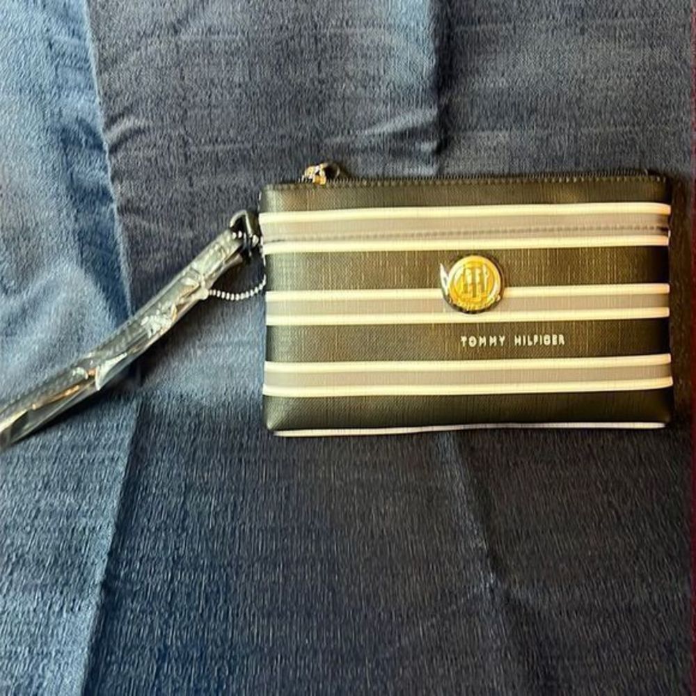 BNWT Tommy‎ Hilfiger Clutch Wristlet